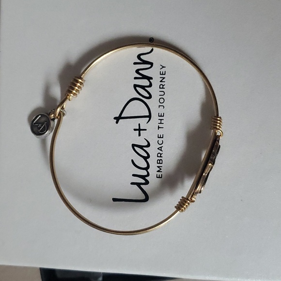 Luca + Danni Embrace the Journey Arrow Bracelet - Picture 2 of 5